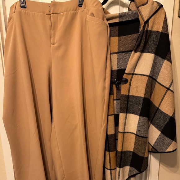 Plaid Hooded Ruana Wrap – One Size Plus Friendly 🖤🤎🤍 - Picture 4 of 8